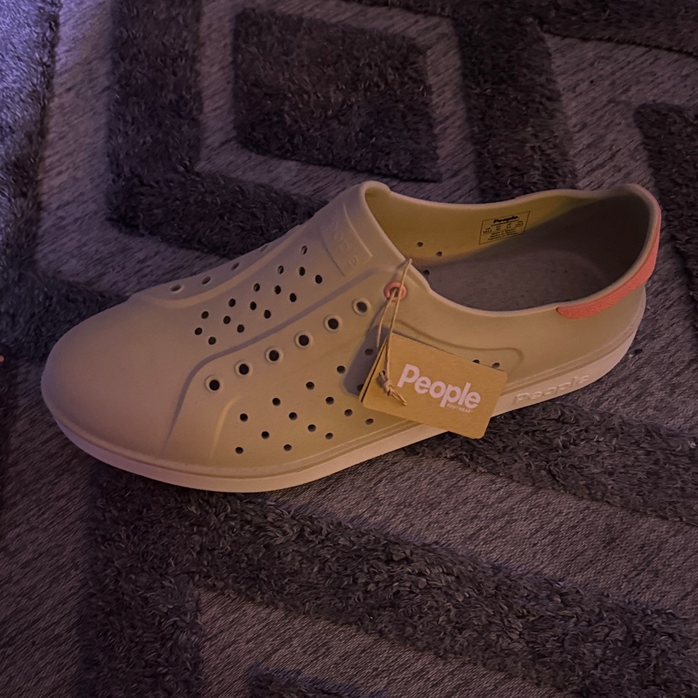 People Men's Slip-On Loafers - Cream